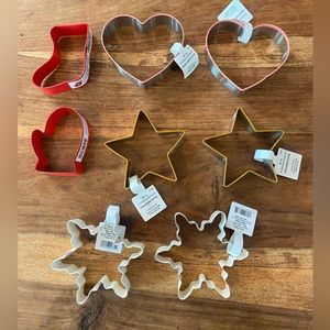 🎅🏻 🎄 Bundle of 8 NWT Christmas cookie cutters